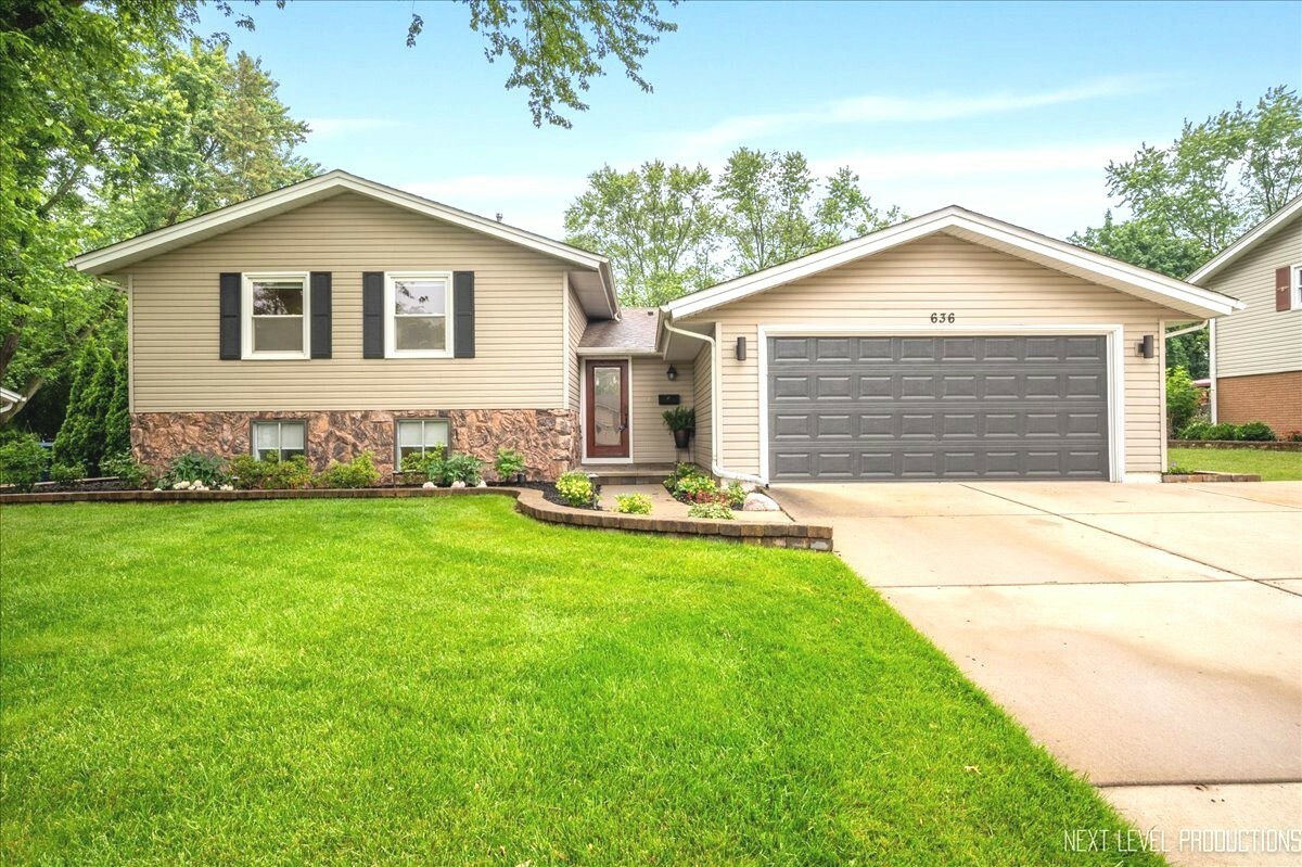 Property Photo: 636 Cambridge Drive IL 60193