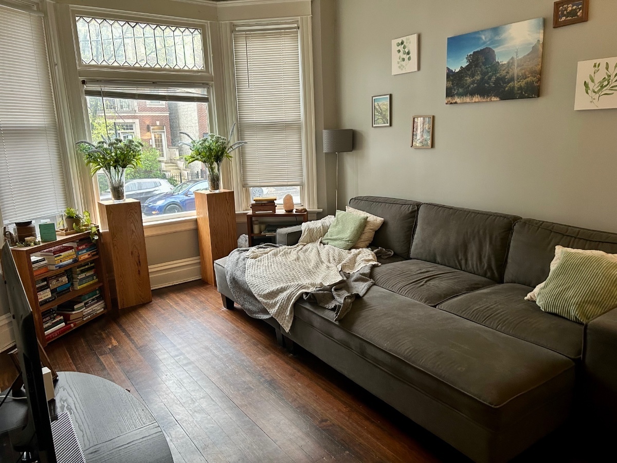 Property Photo: 2552 N Southport Avenue 1F IL 60614