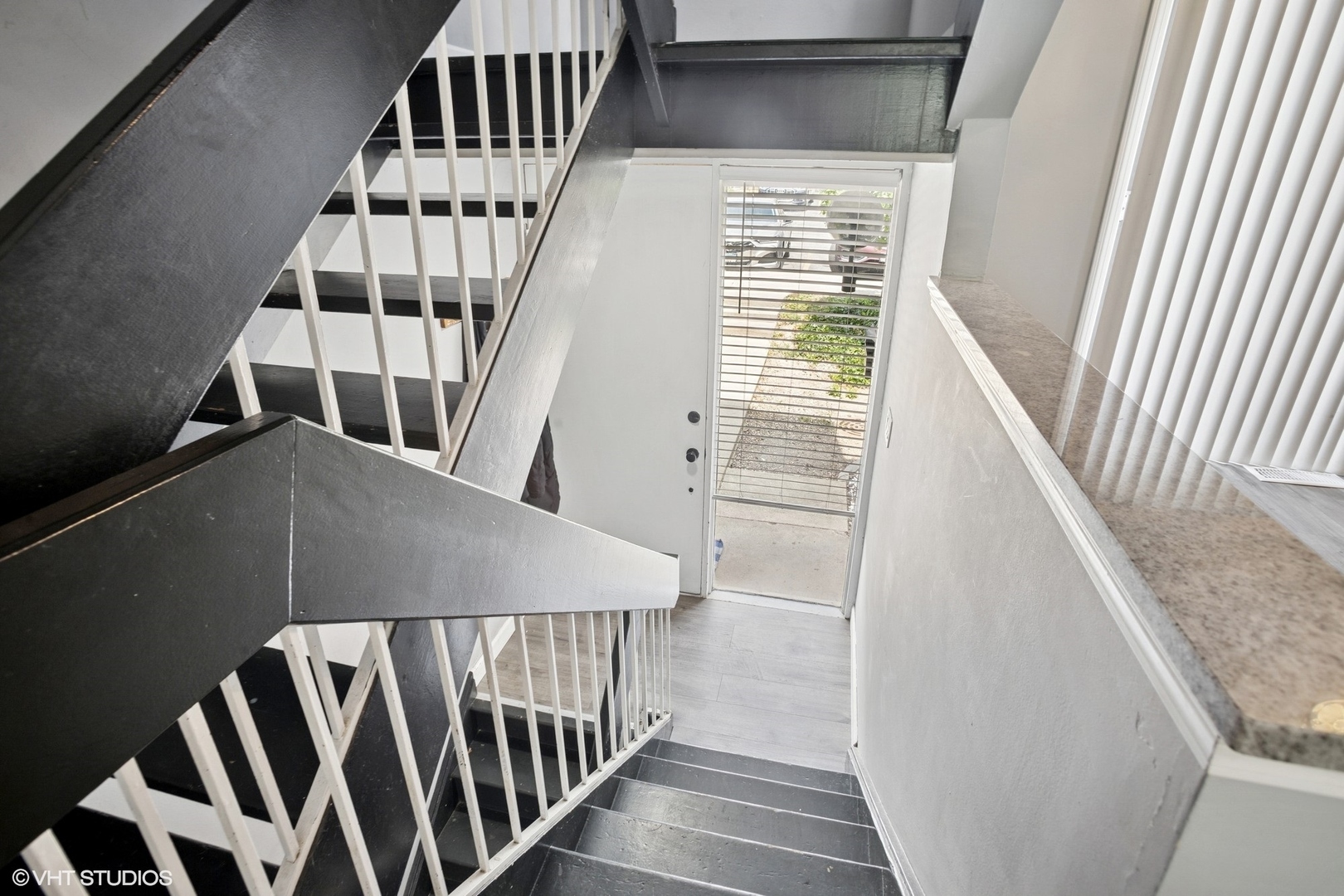Property Photo: 1537 Sycamore Place IL 60173
