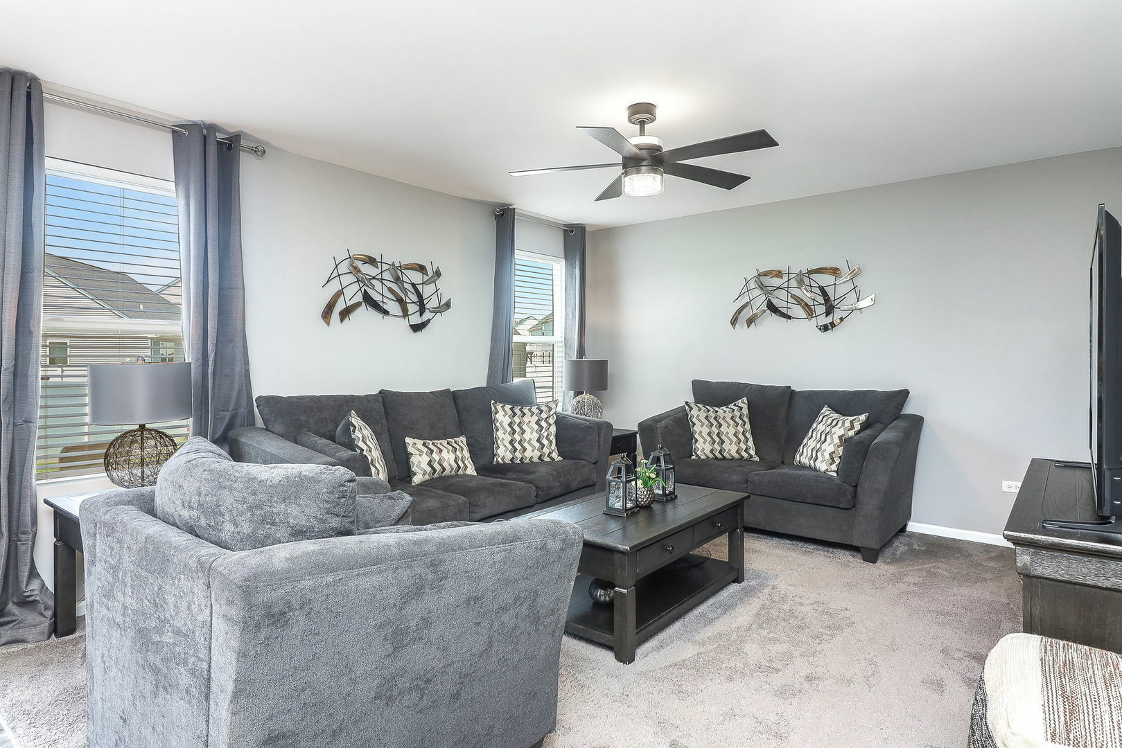 Property Photo: 1307 Colaric Drive IL 60431