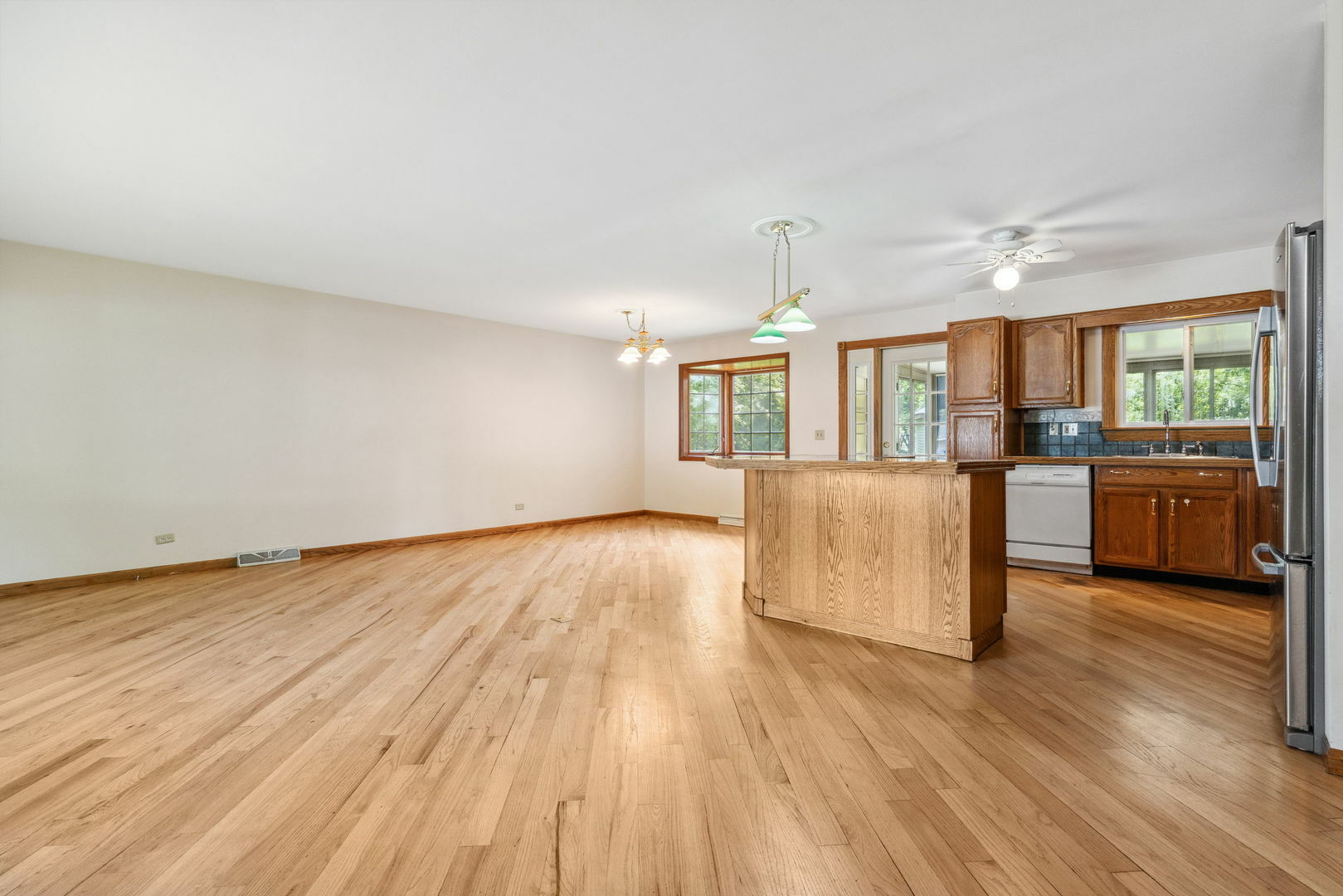 Property Photo: 6517 Woodridge Drive IL 60517