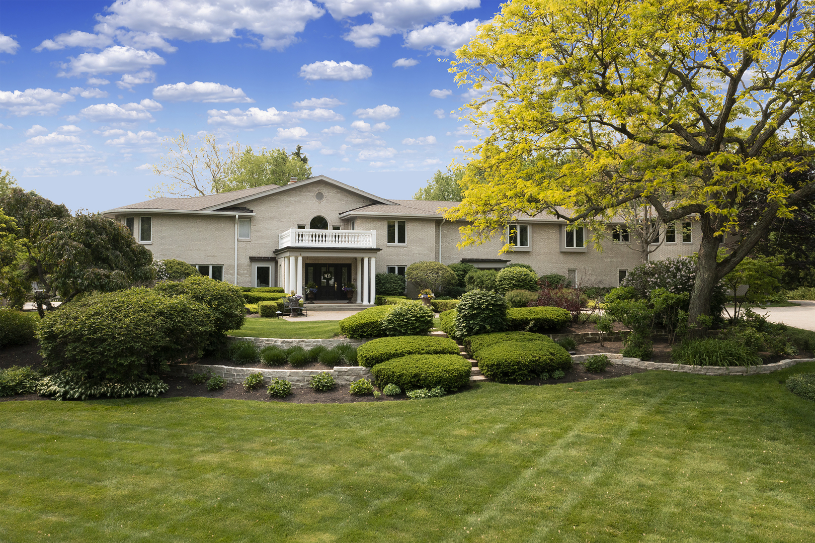 Property Photo: 1877 Banbury Road IL 60067