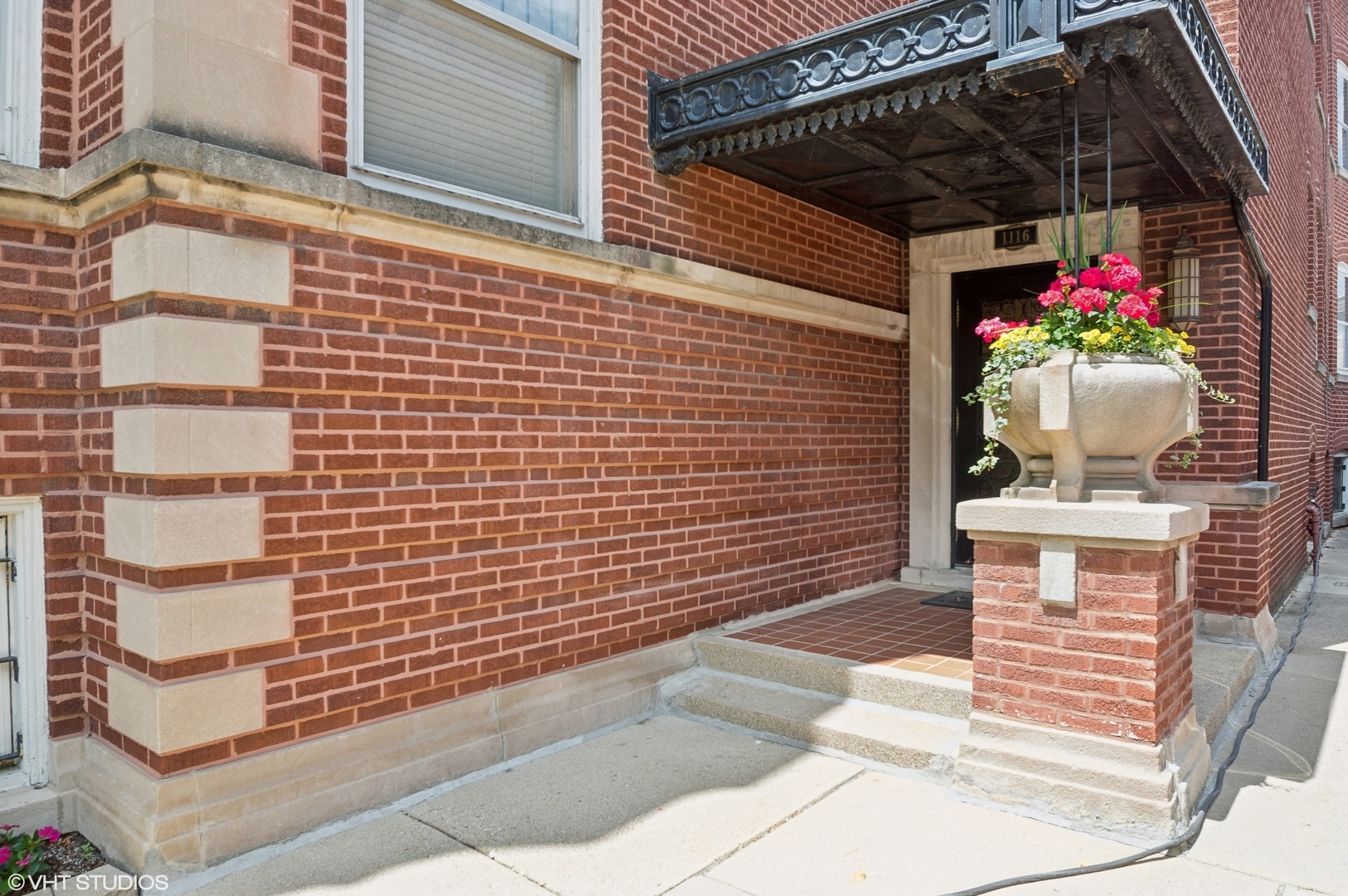 Property Photo: 1116 W North Shore Avenue 2 IL 60626