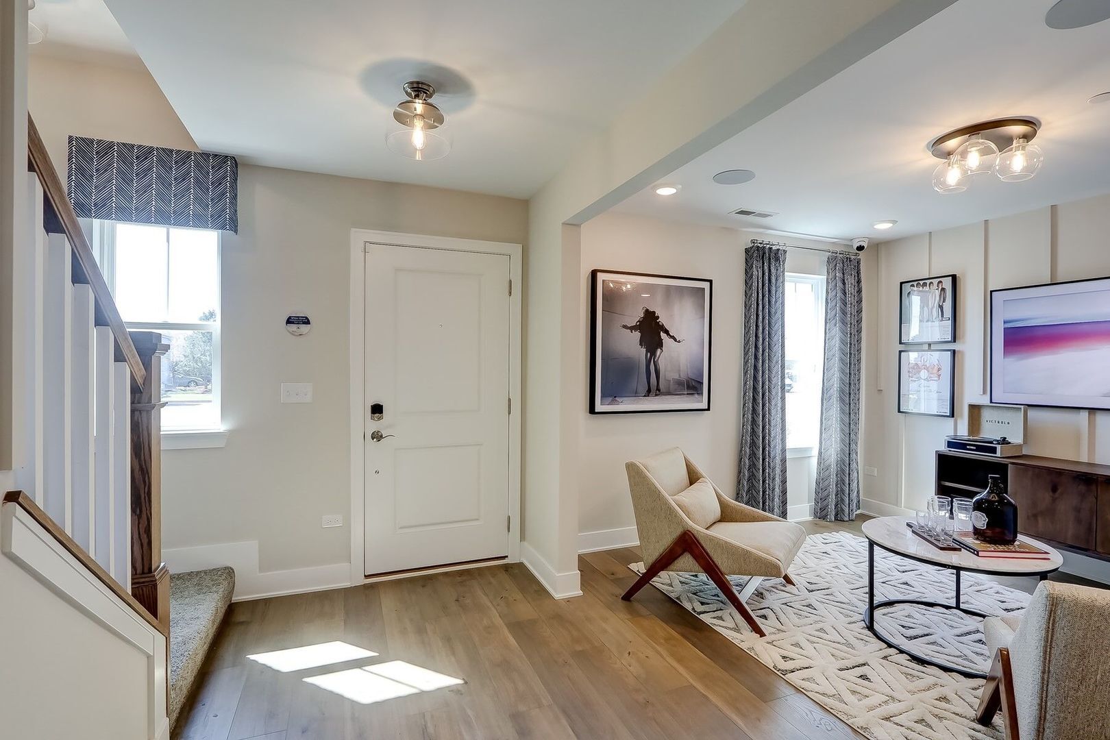 Property Photo: 1058 E Oakton Street IL 60018