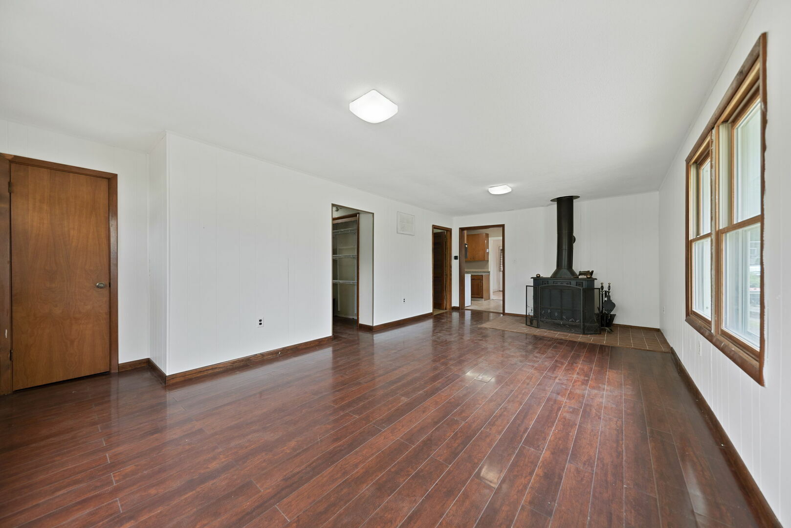 Property Photo: 5460 B W State Route 17 IL 60901