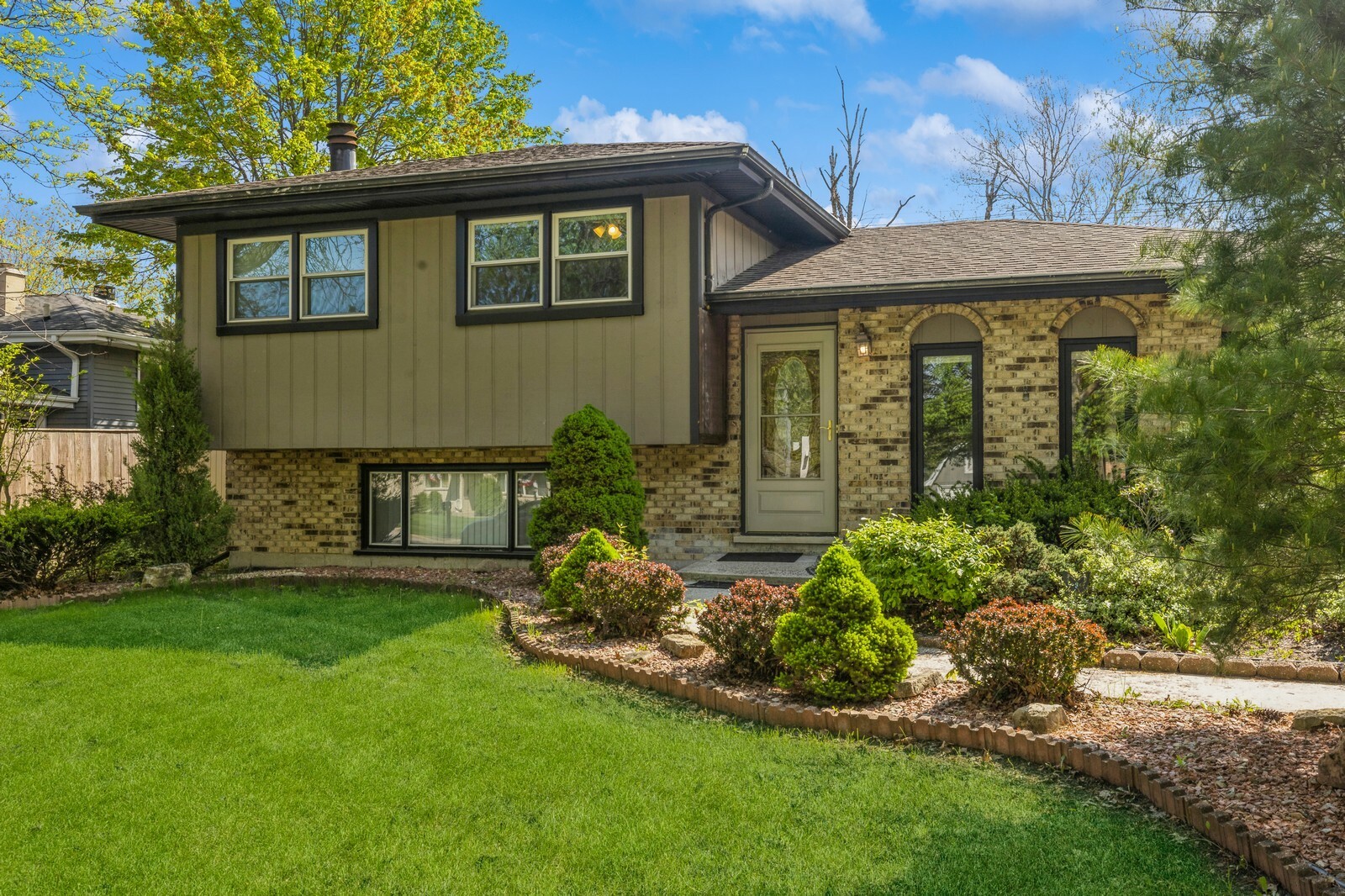 Property Photo: 912 Macgregor Road IL 60441
