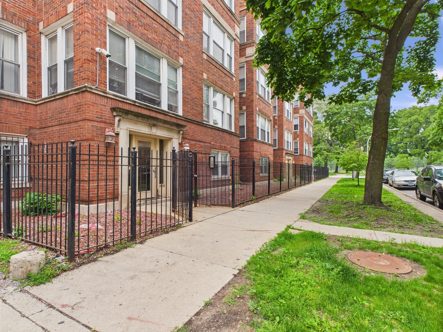Property Photo: 1729 E 67th Street 2E IL 60649