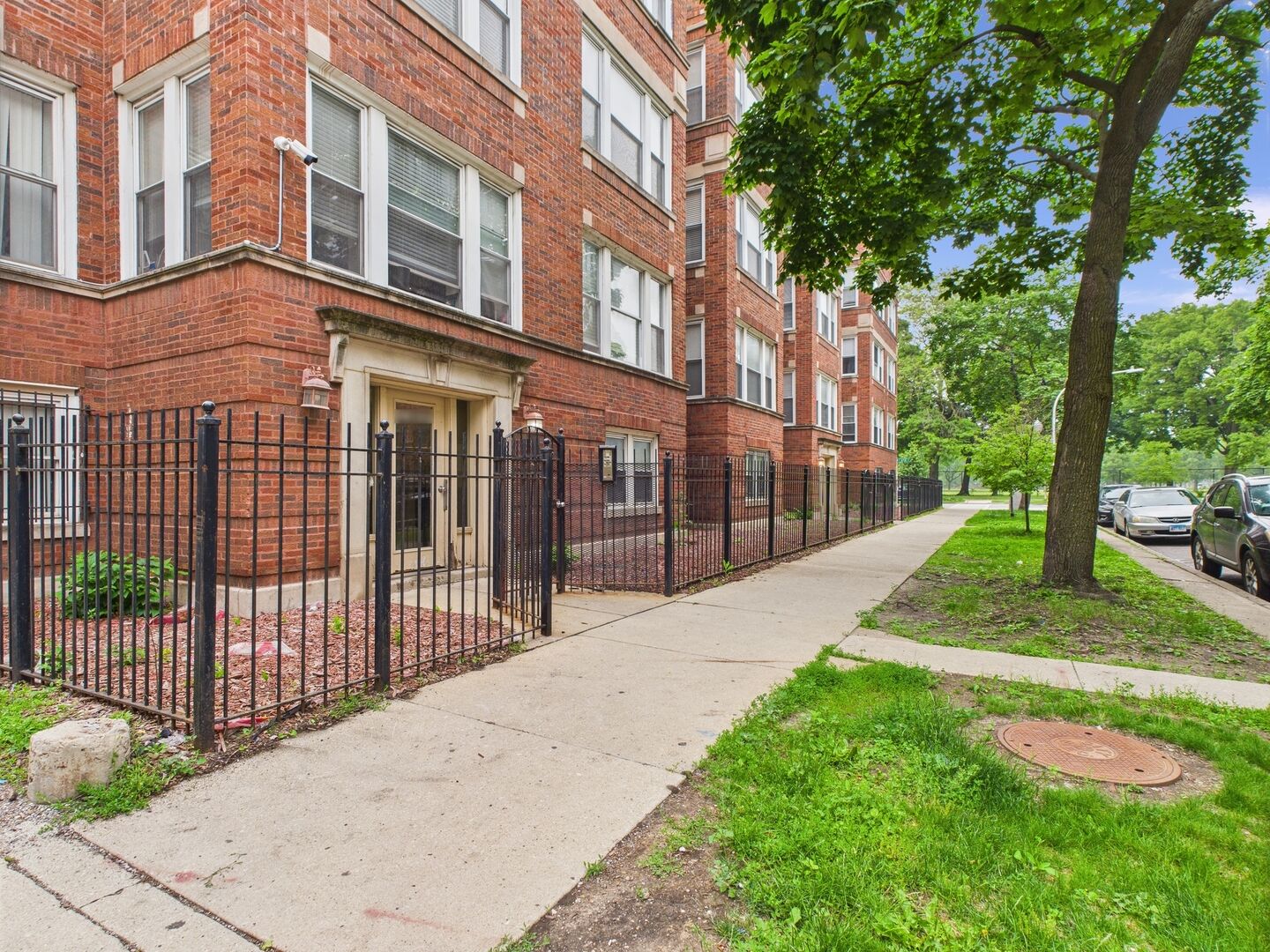 Property Photo: 1729 E 67th Street 2E IL 60649
