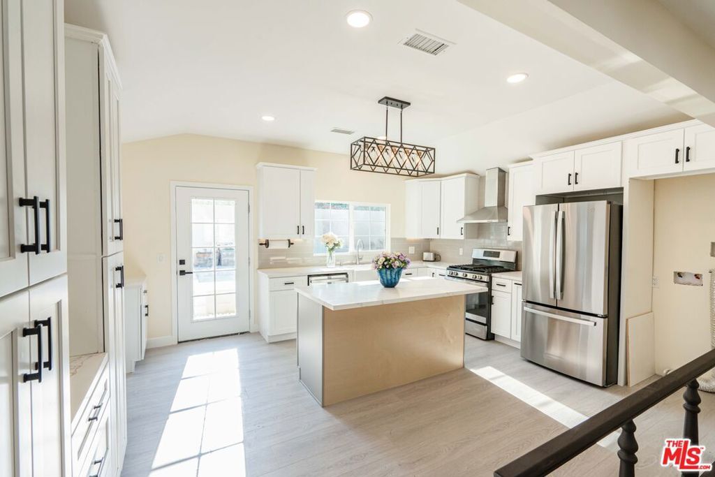 Property Photo:  9701 Wheatland Avenue  CA 91040 