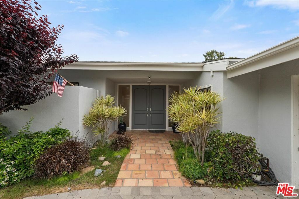 Property Photo:  30724 Manzano Drive  CA 90265 