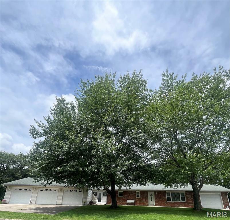 Property Photo: 109 Echo Lane IL 62010