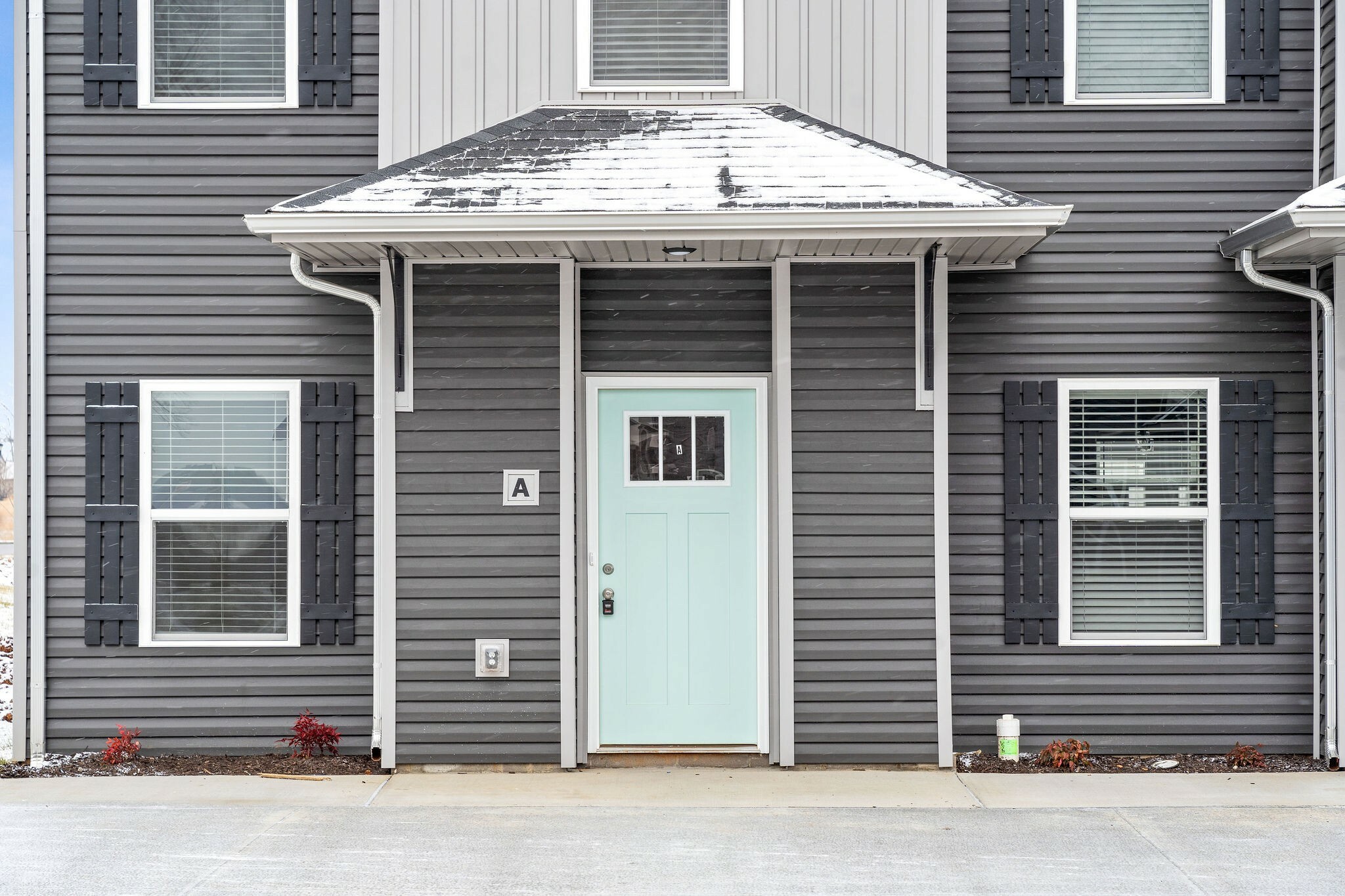 Property Photo: 823 Professional Park Dr G TN 37040