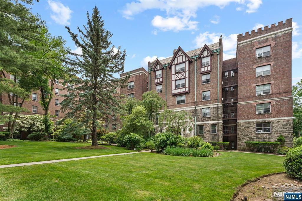 Property Photo: 100 Palisade Avenue D42 NJ 07631