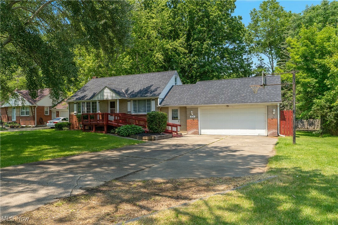 Property Photo: 374 Glendola Avenue NW OH 44483