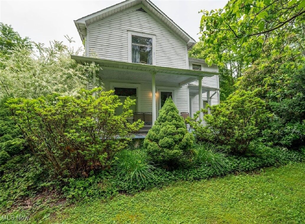 Property Photo: 7807 W Lincoln Street NE OH 44438