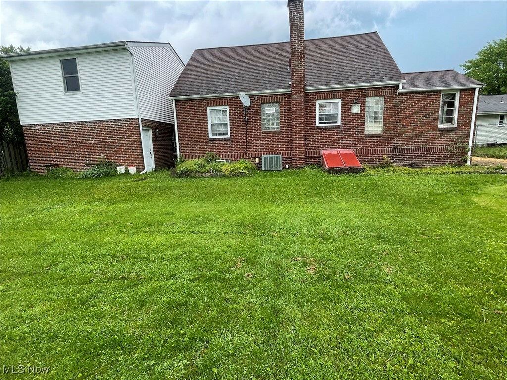 Property Photo: 530 Center Street OH 44425