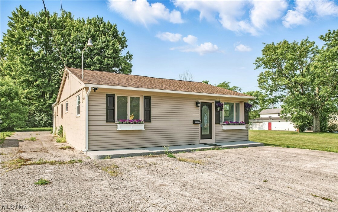 10861 Mahoning Avenue  North Jackson OH 44451 photo