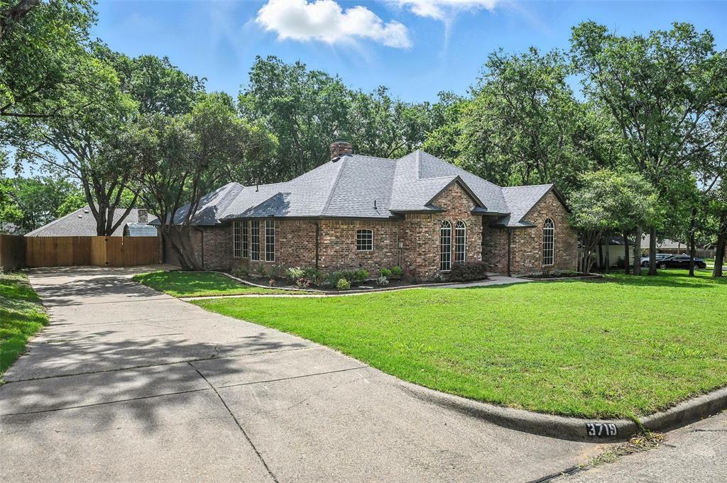 3719 Dahlia Drive  Grand Prairie TX 75052 photo
