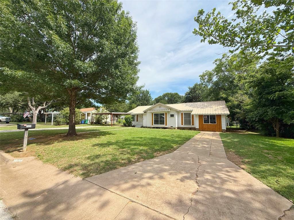 Property Photo: 1324 Morningside Avenue TX 76450