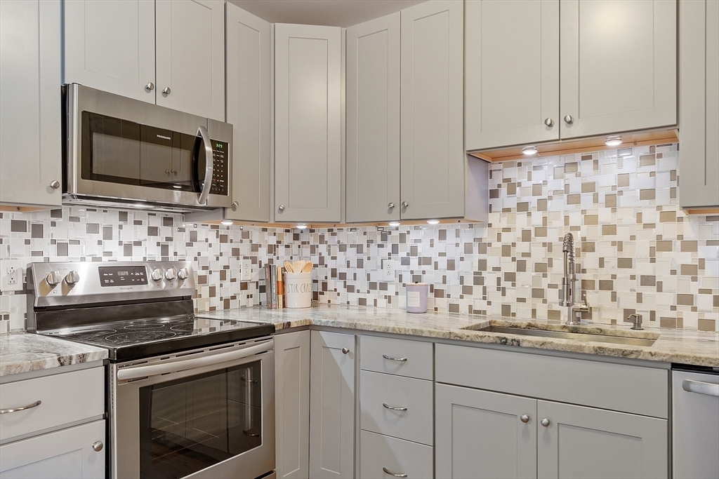 Property Photo: 4 Harvest Drive 225 MA 01845