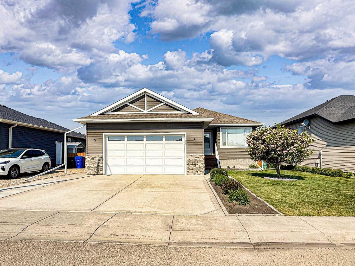 Property Photo:  14 Vermont Close  AB T4H 0C3 