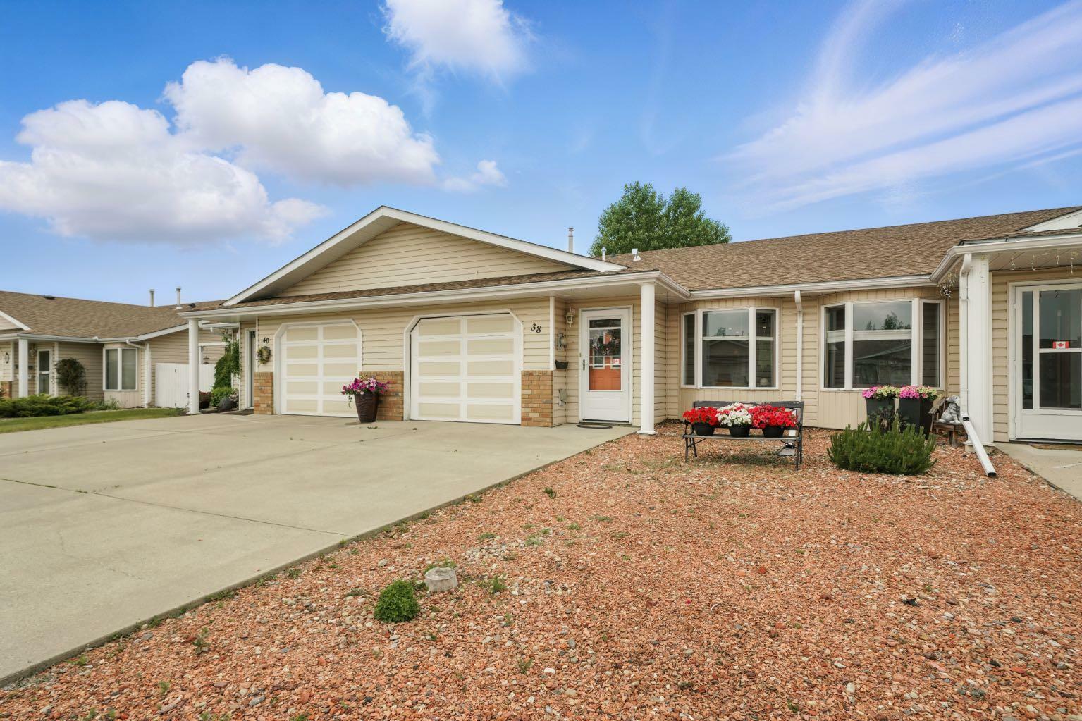 38 Dale Close  Red Deer AB T4R 2L5 photo