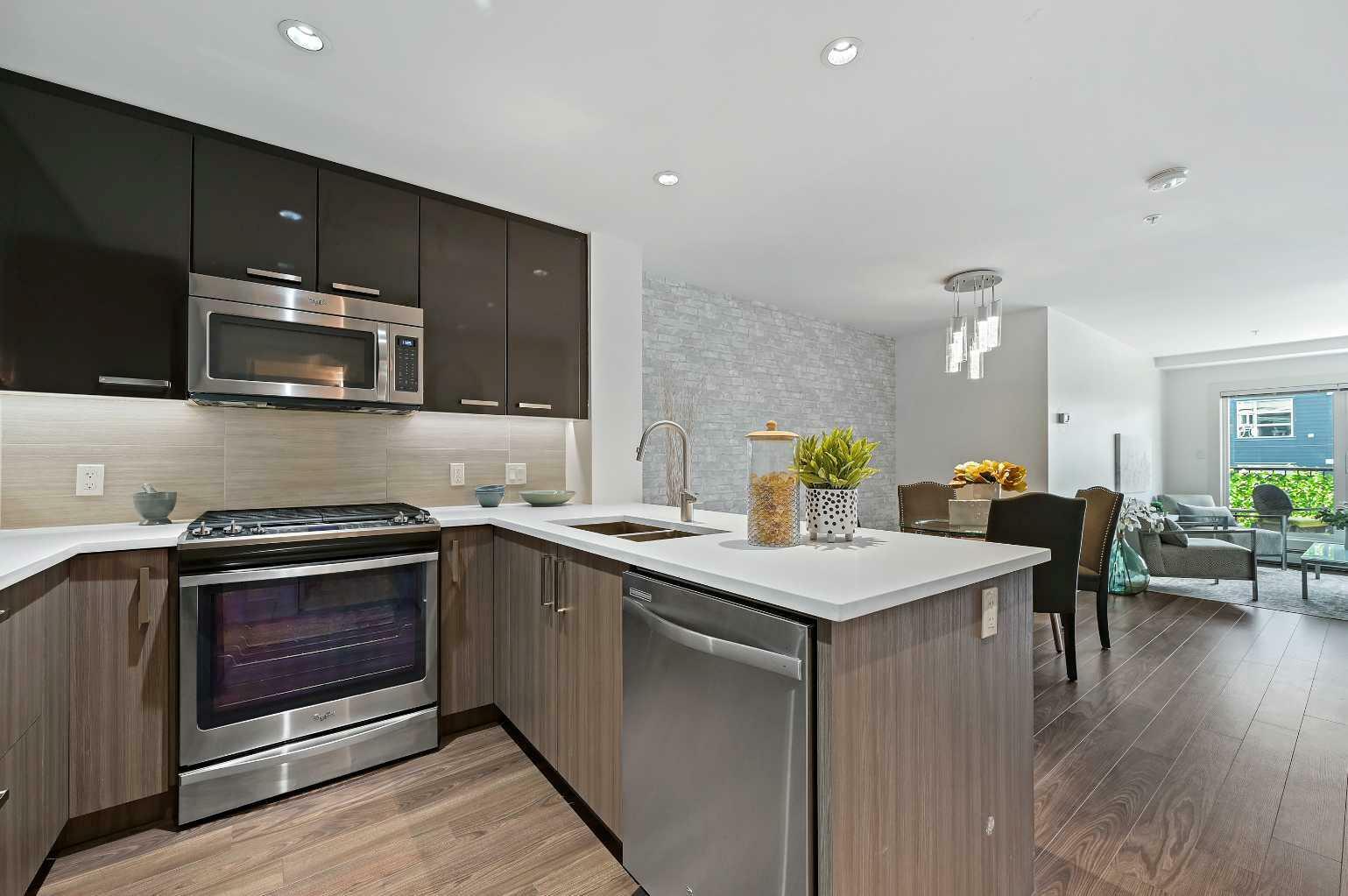 Property Photo: 510 Edmonton Trail NE 106 AB T2E 3H1