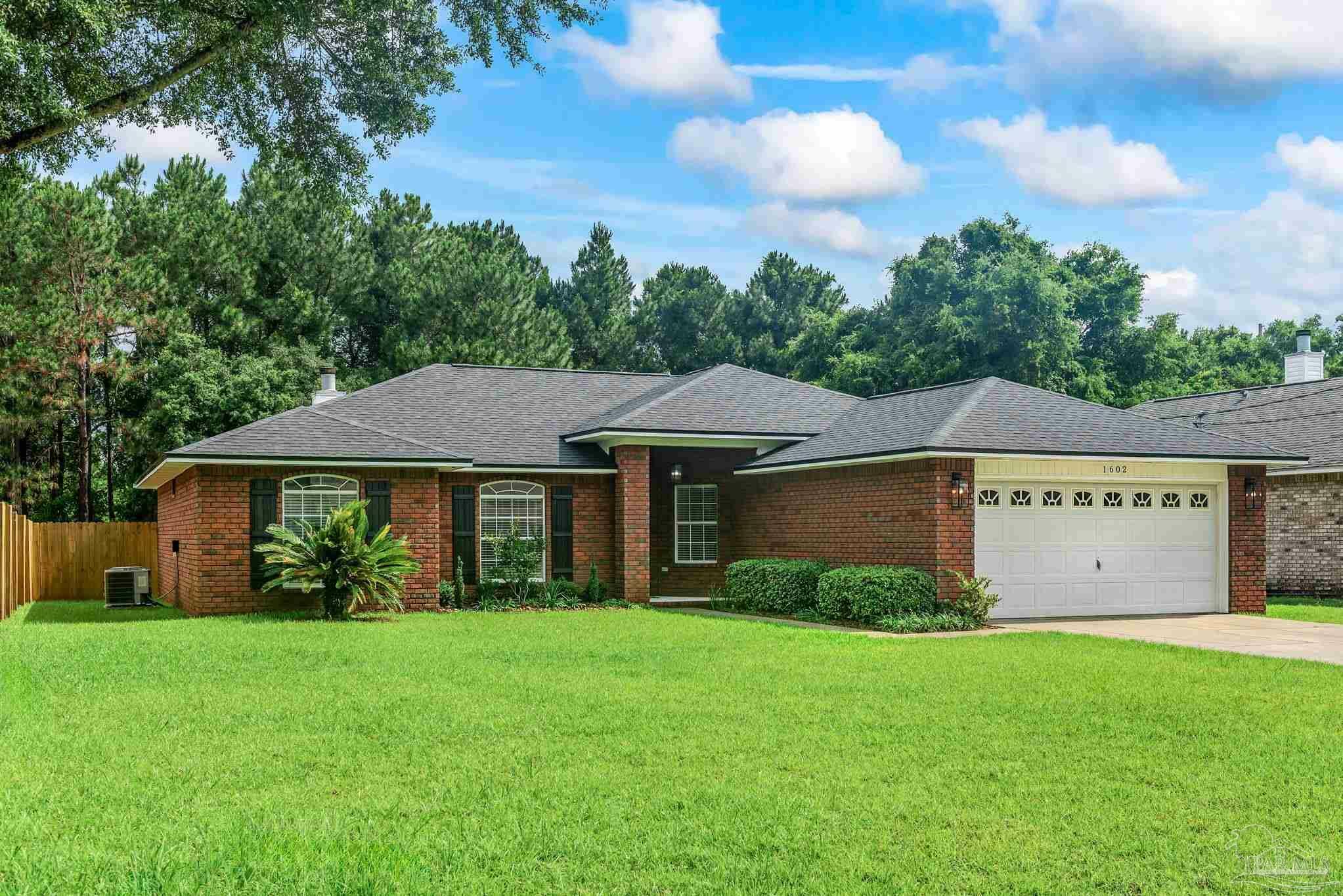 Property Photo: 1602 Oakhill Rd FL 32563