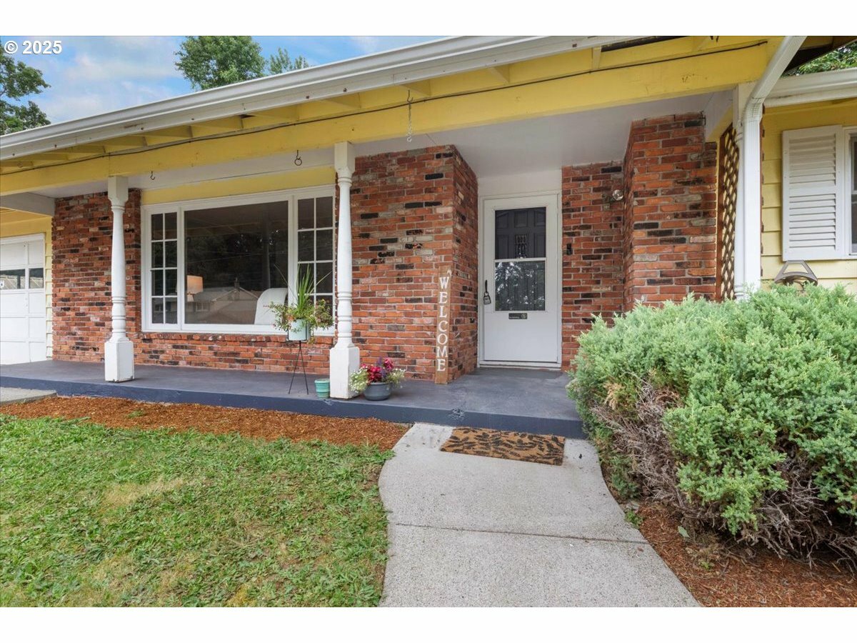 Property Photo: 3917 9th Ct OR 97302