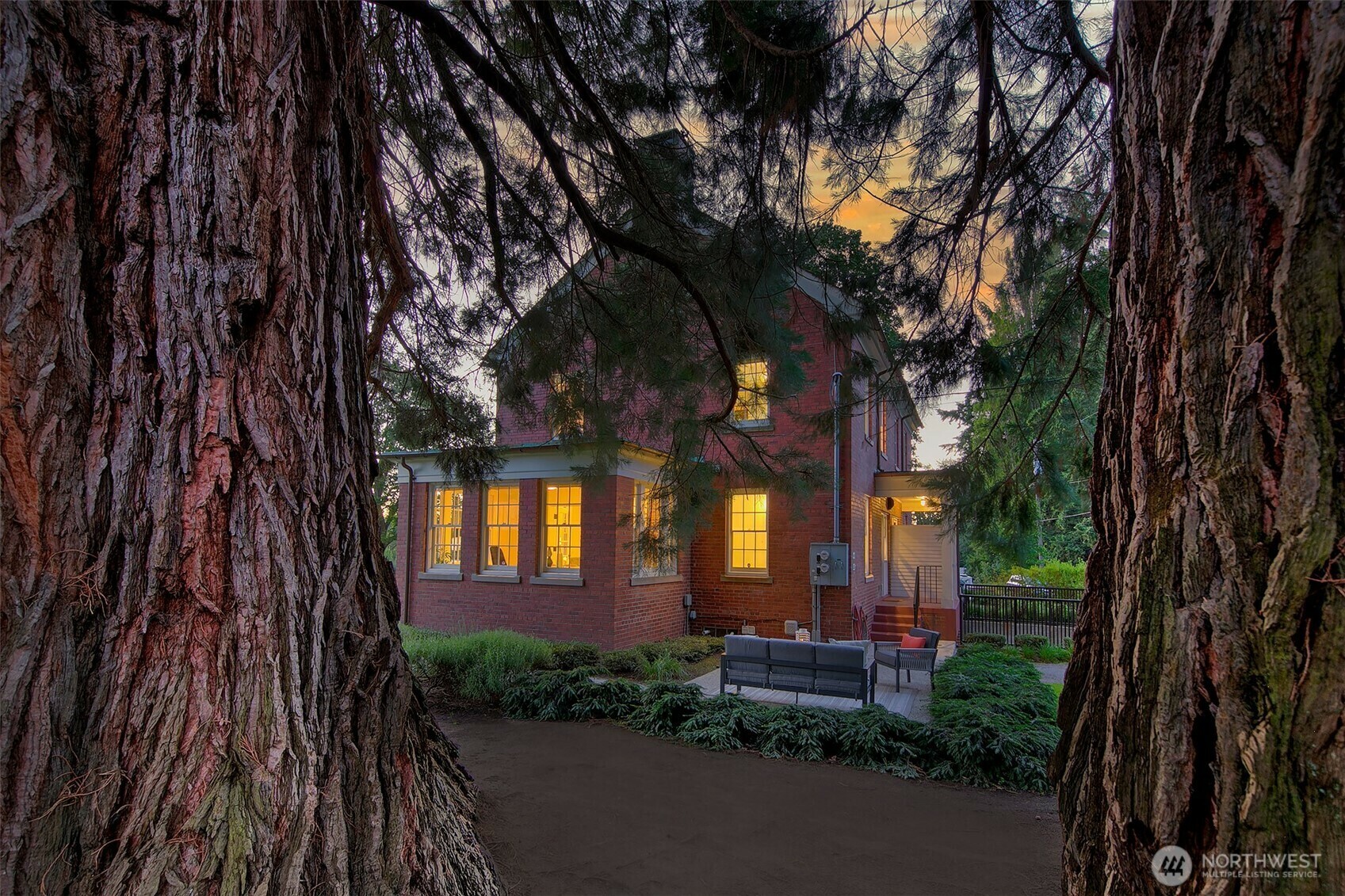 Property Photo:  4404  Montana Circle W  WA 98199 