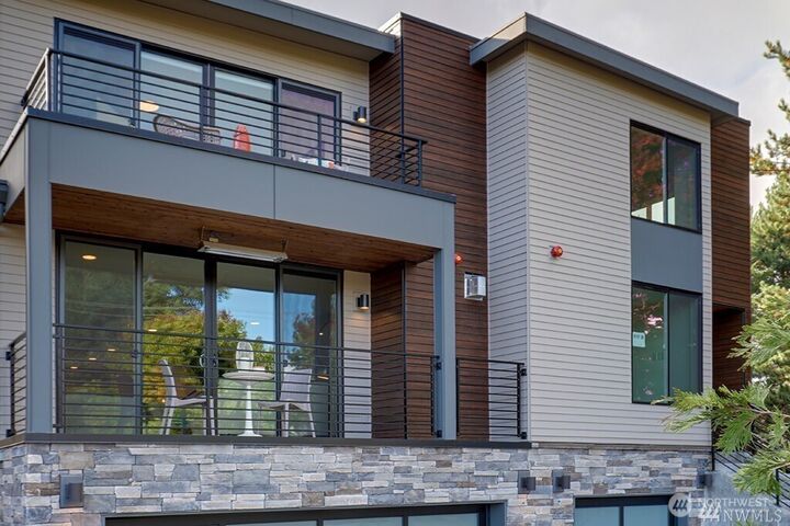 Property Photo: 8707 116th Avenue NE A WA 98033