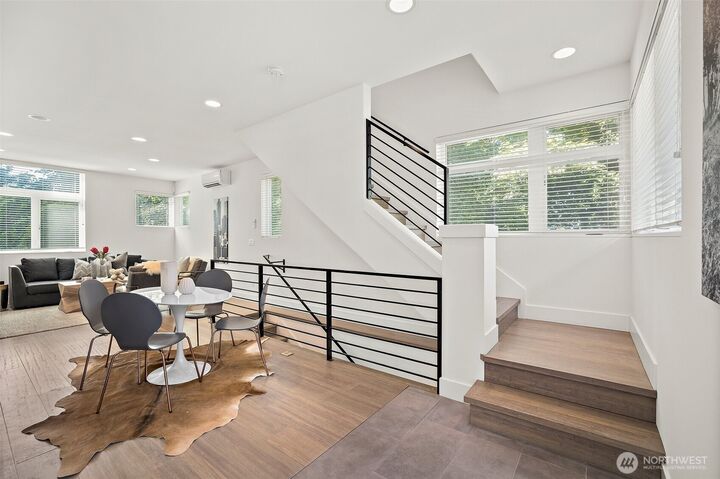 Property Photo:  1513  Lakeview Boulevard E  WA 98102 