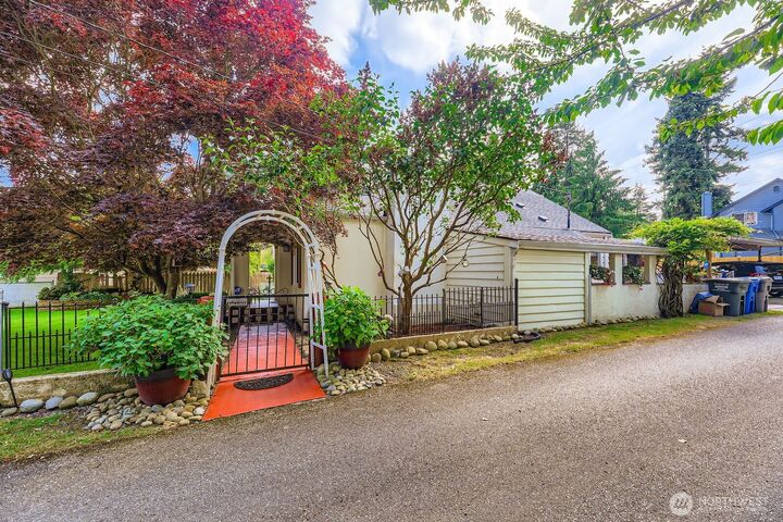 Property Photo: 8112 Florida Drive WA 98203