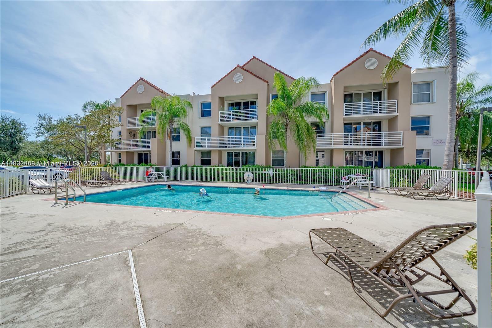Property Photo: 2711 Ocean Club Blvd 207 FL 33019