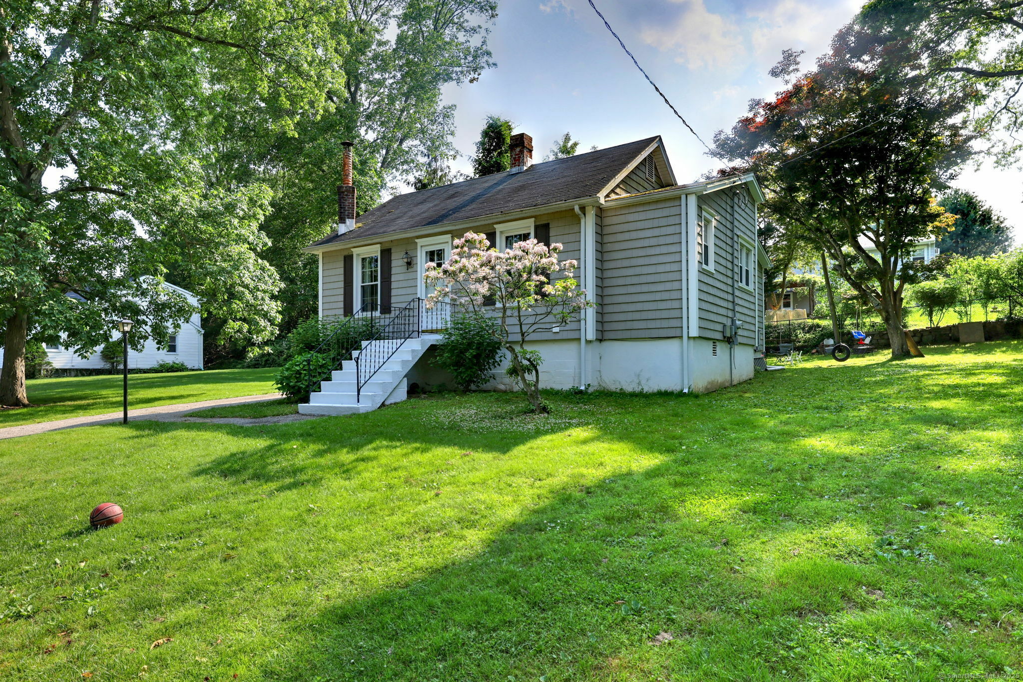 Property Photo:  818 Alling Road  CT 06477 