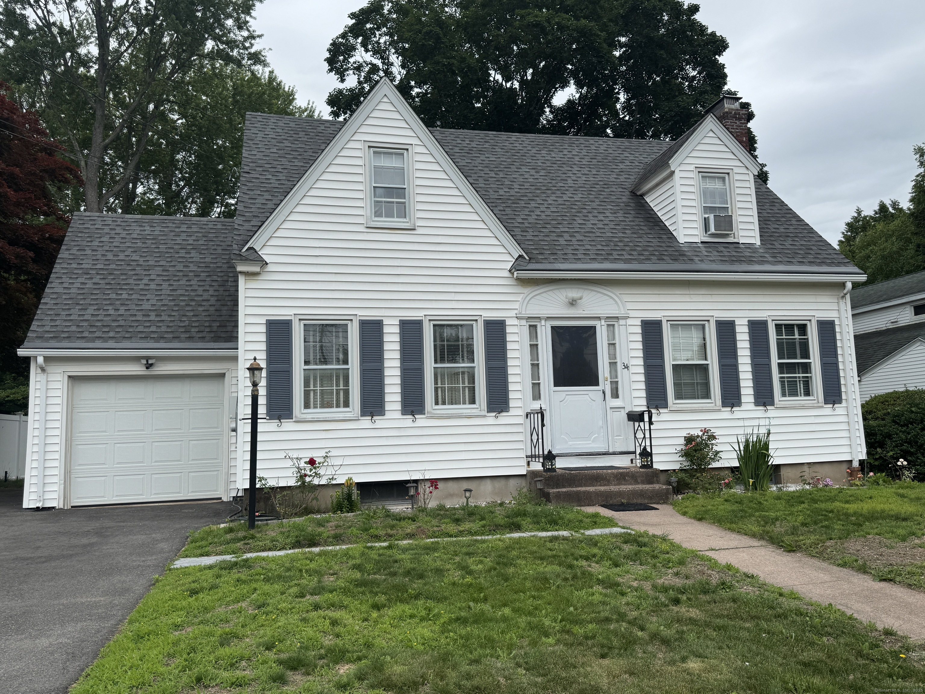 Property Photo: 34 Knollwood Road CT 06110