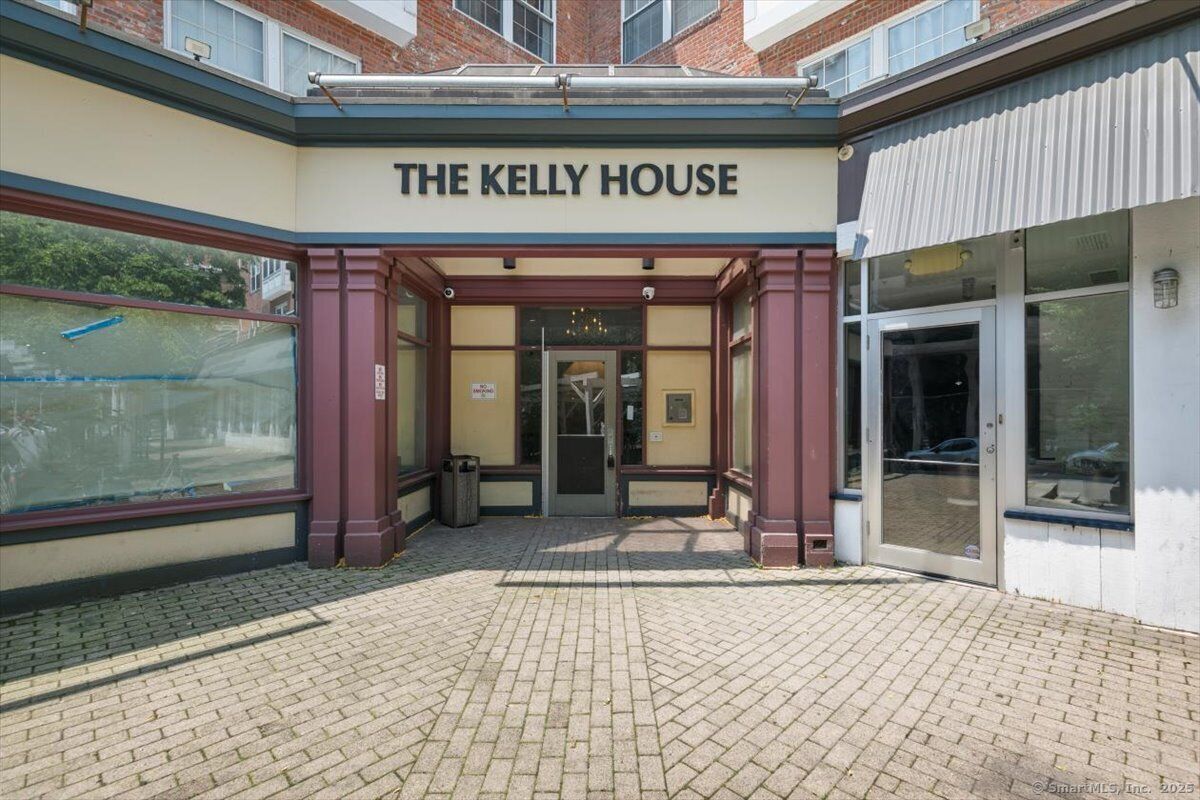 Property Photo: 196 Crown Street 5I CT 06510