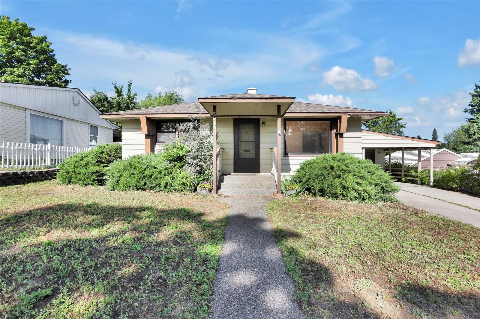 Property Photo:  5915 N Cochran St  WA 99205 