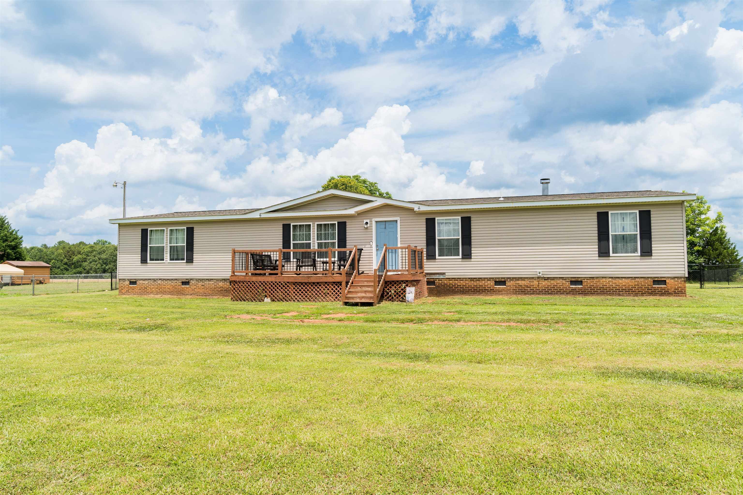 Property Photo: 124 Quail Run SC 29341