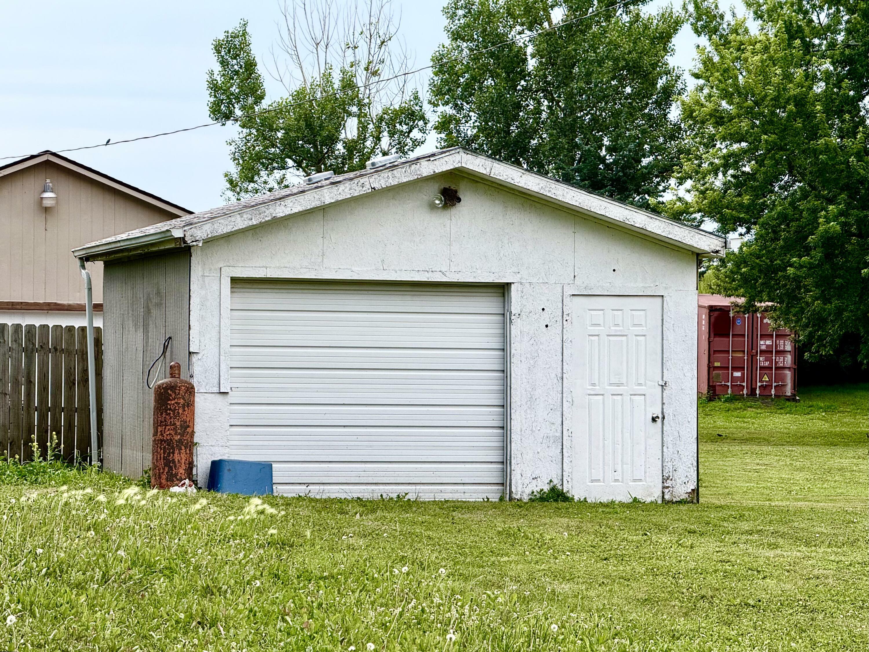 Property Photo: 205 Gleason Avenue IA 51561