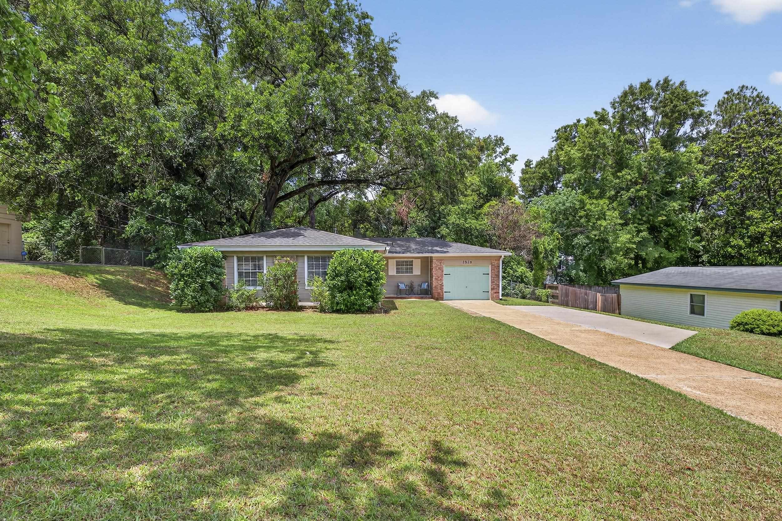 Property Photo: 1816 Aaron Road FL 32303