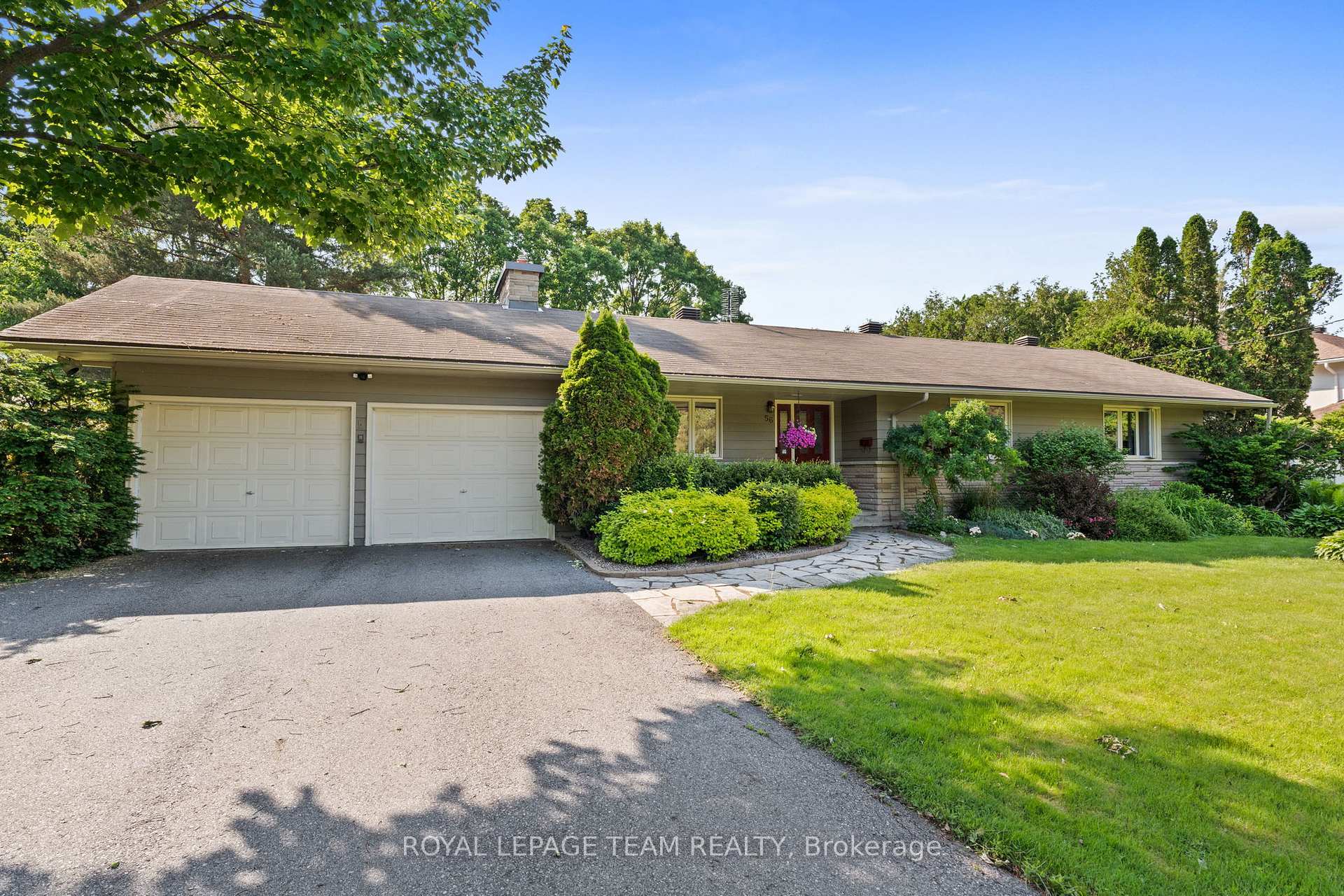 Property Photo: 56 Ryeburn Drive ON K1V 1H5