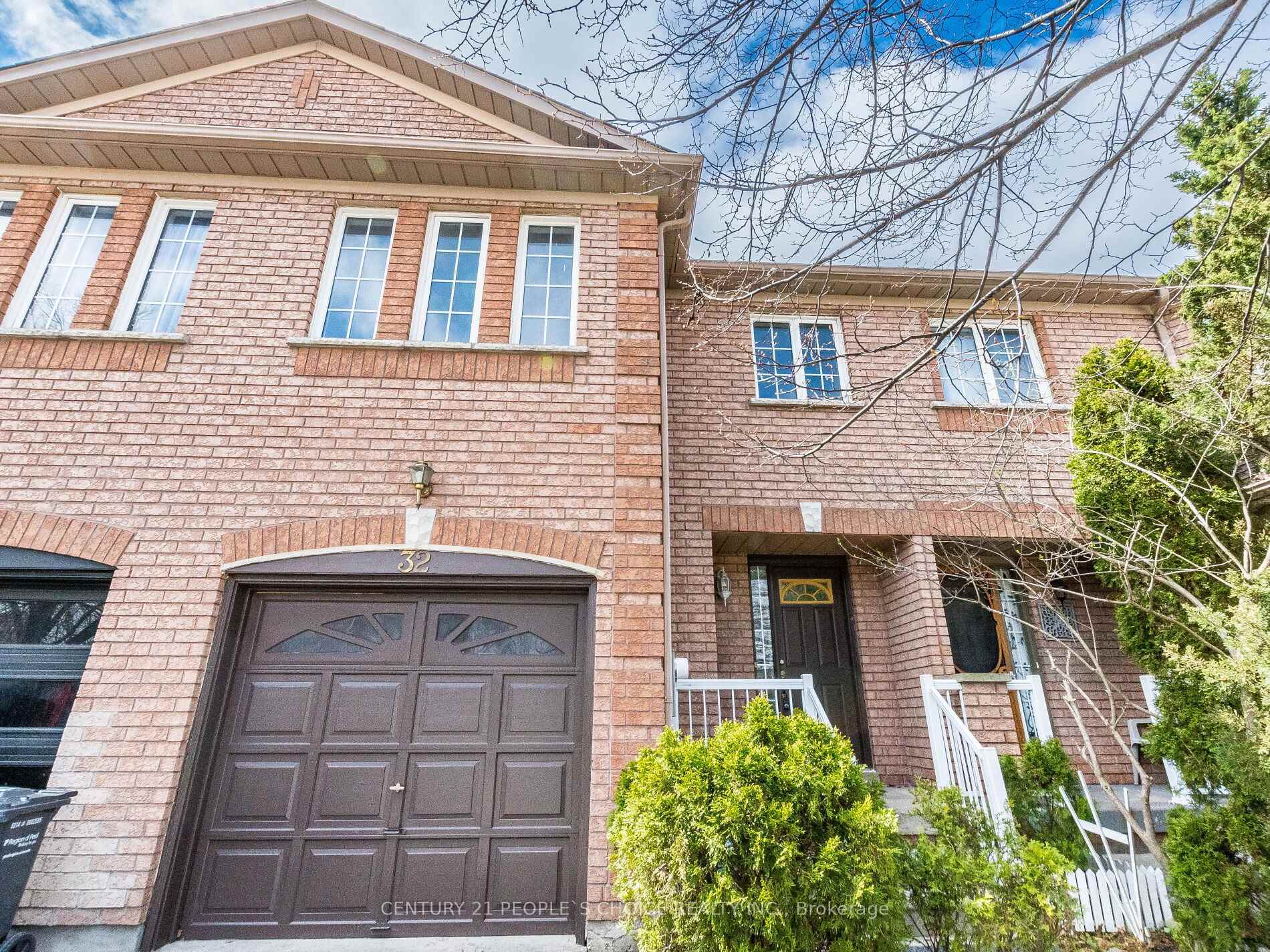 32 Twin Pines Crescent  Brampton ON L7A 1M6 photo