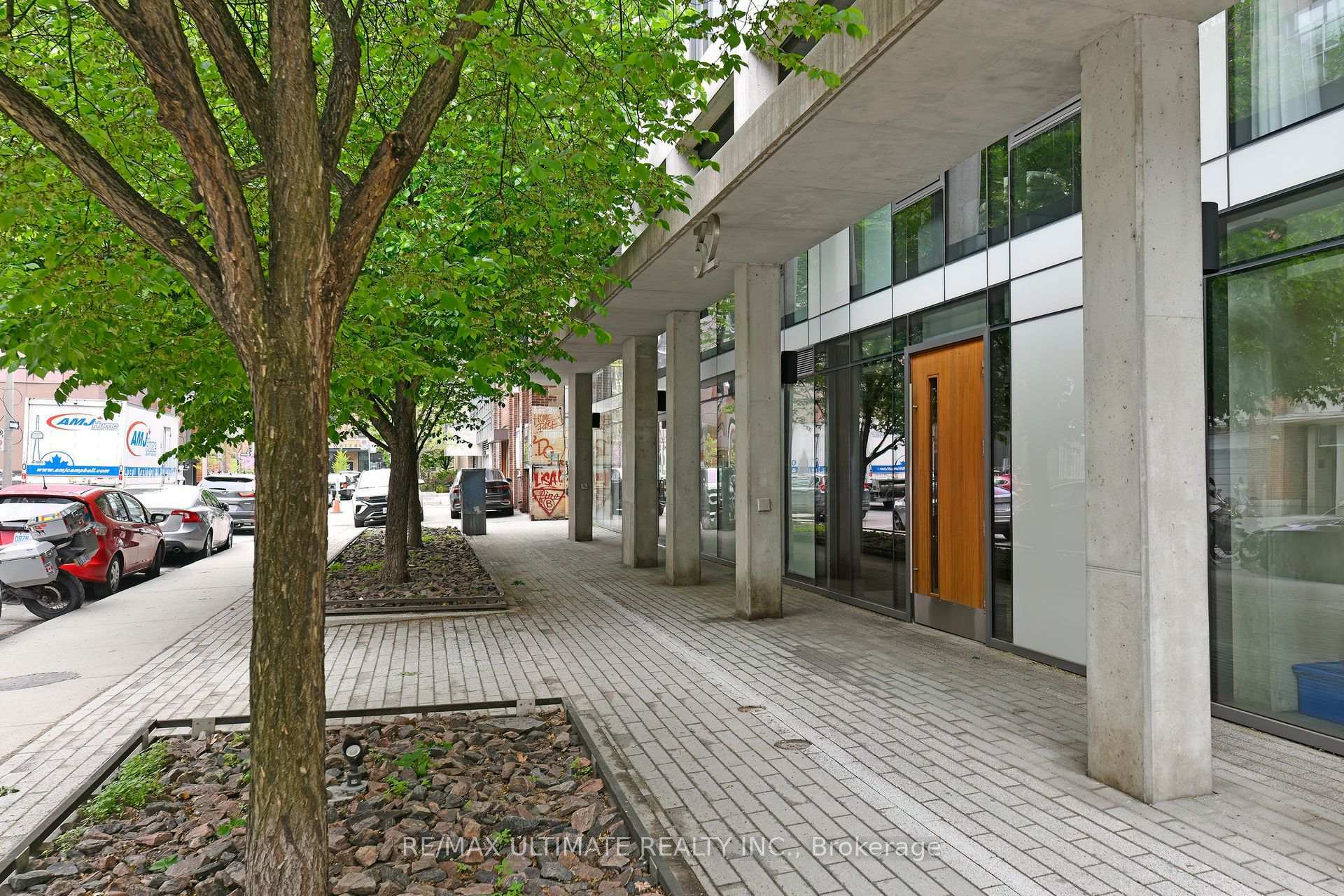 Property Photo: 32 Camden Street 205 ON M5V 1V1