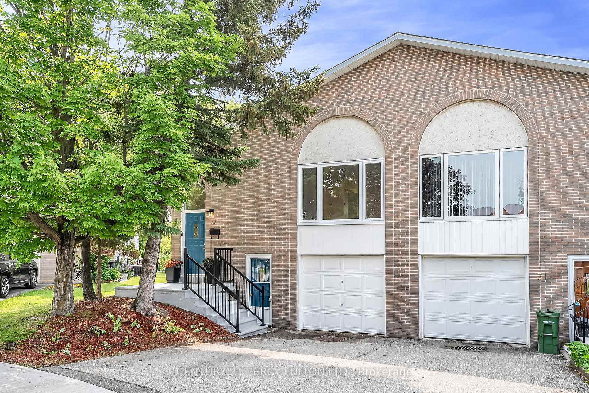 Property Photo: 33 Pettibone Square ON M1W 2J1