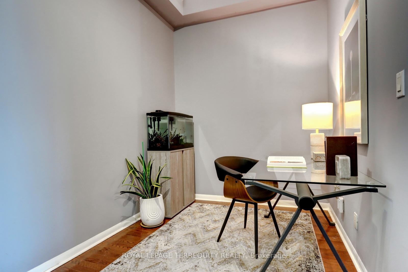 Photo de la propriété: 3391 Bloor Street W 514 ON M8X 1G3
