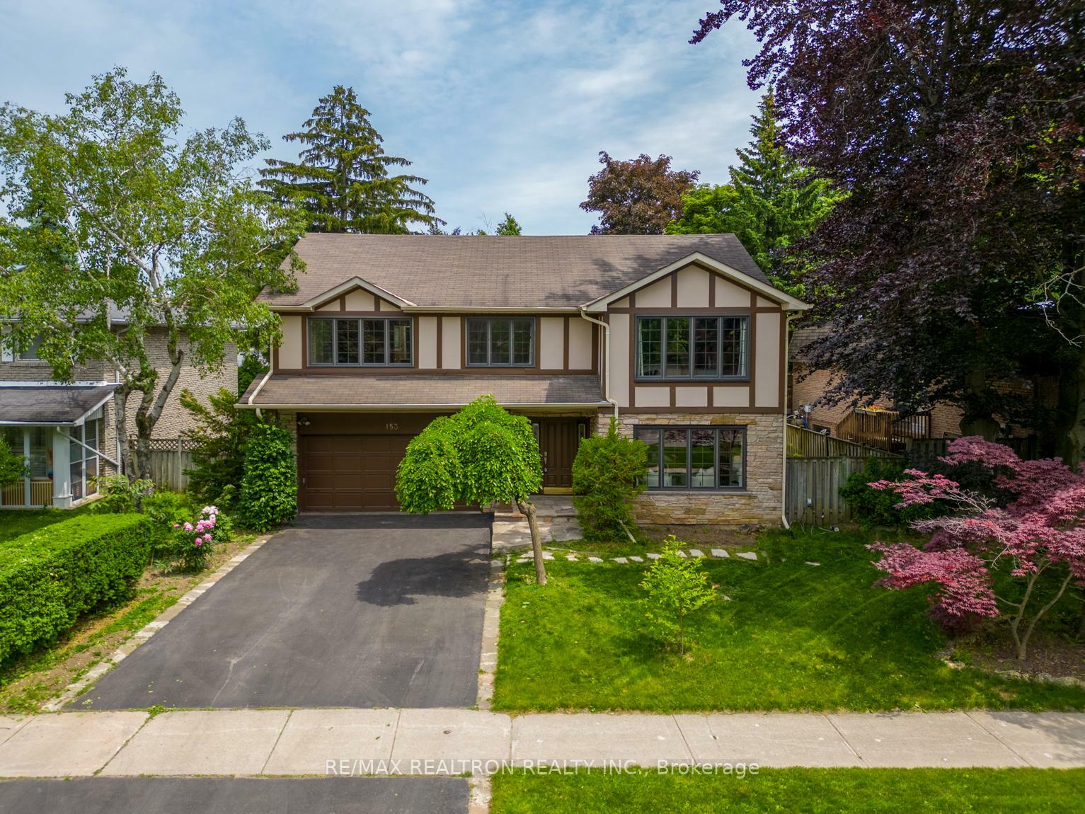 Property Photo: 153 Banbury Road E ON M3B 2L7