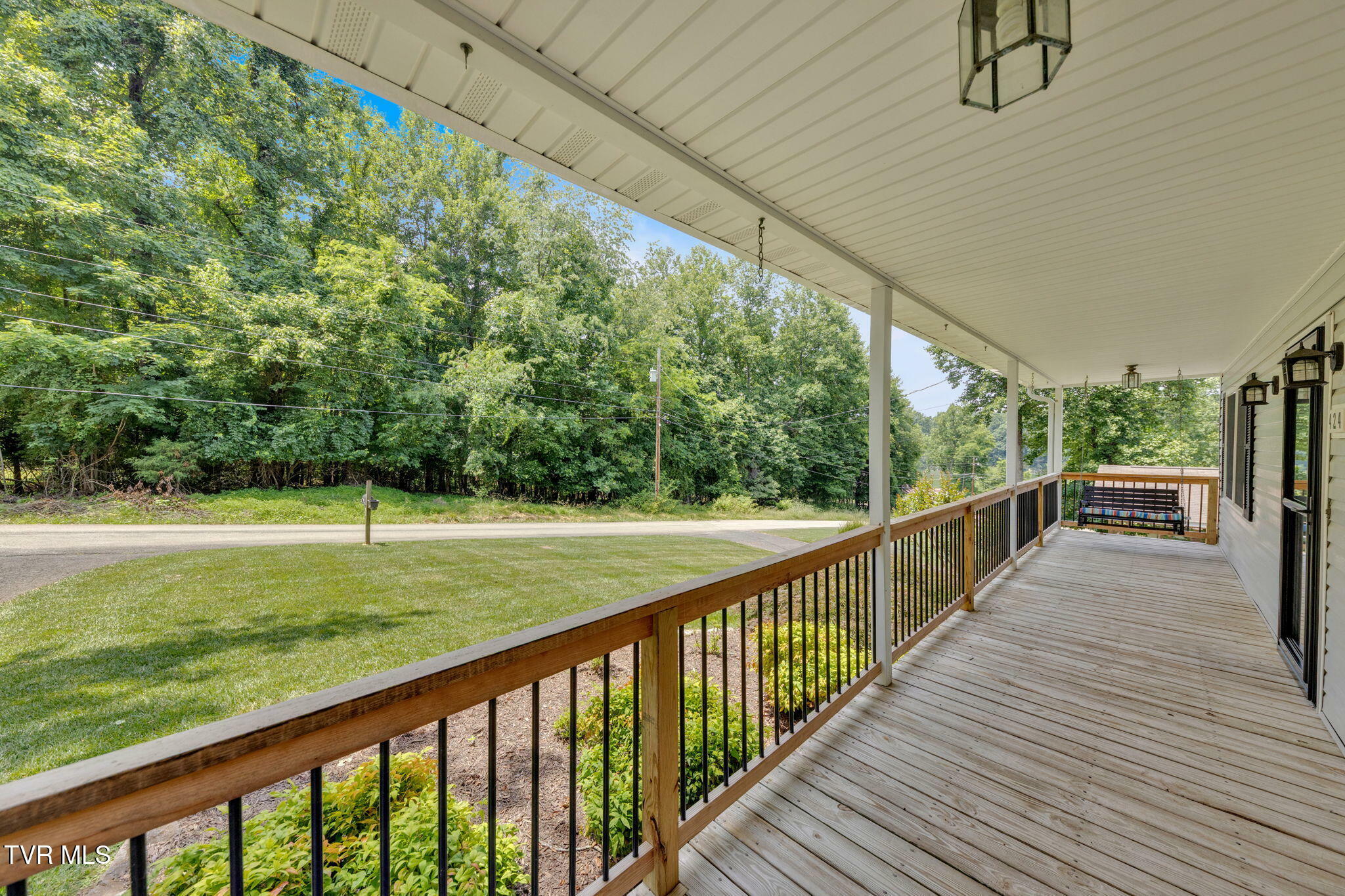 Property Photo: 424 Bay Hill Drive TN 37686