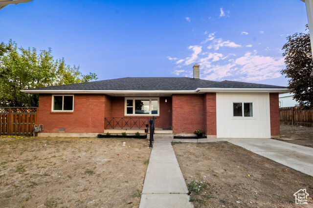 Property Photo: 689 W 250 N UT 84078