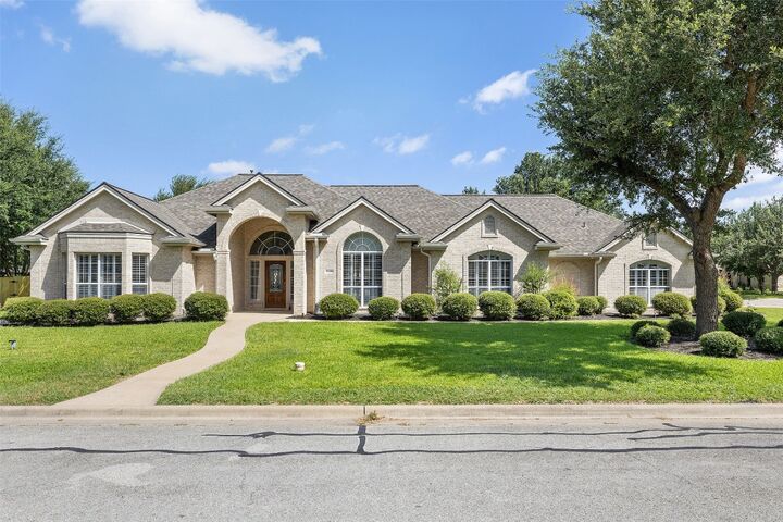 1300 Cypress Trail  Taylor TX 76574 photo